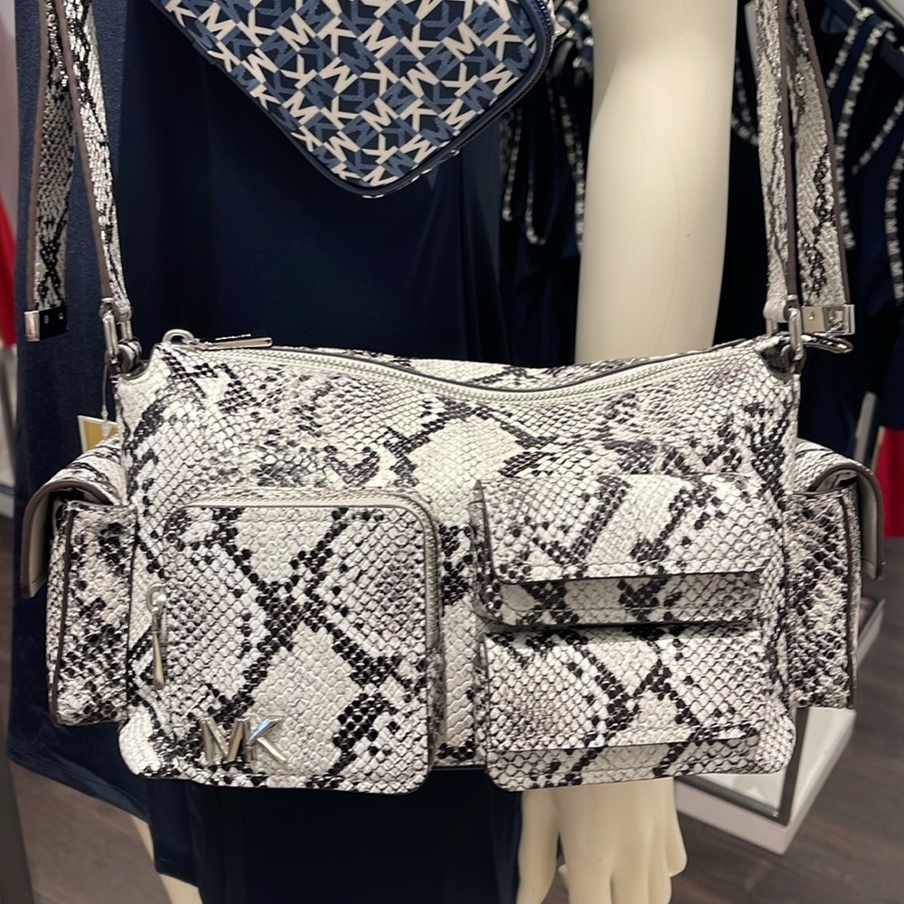 MICHAEL KORS Dakota Md Snake Embossed Leather Pocket Shoulder Bag
ALUMINUM
NWT - Picture 5 of 16